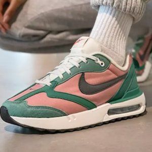 Nike Air Max Dawn sneakers in rust pink/jade glaze size 7.5 womans